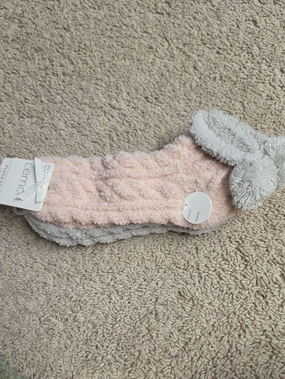 NWT Lemon Plush Pom Pom Slipper Socks in Pink and Light Gray